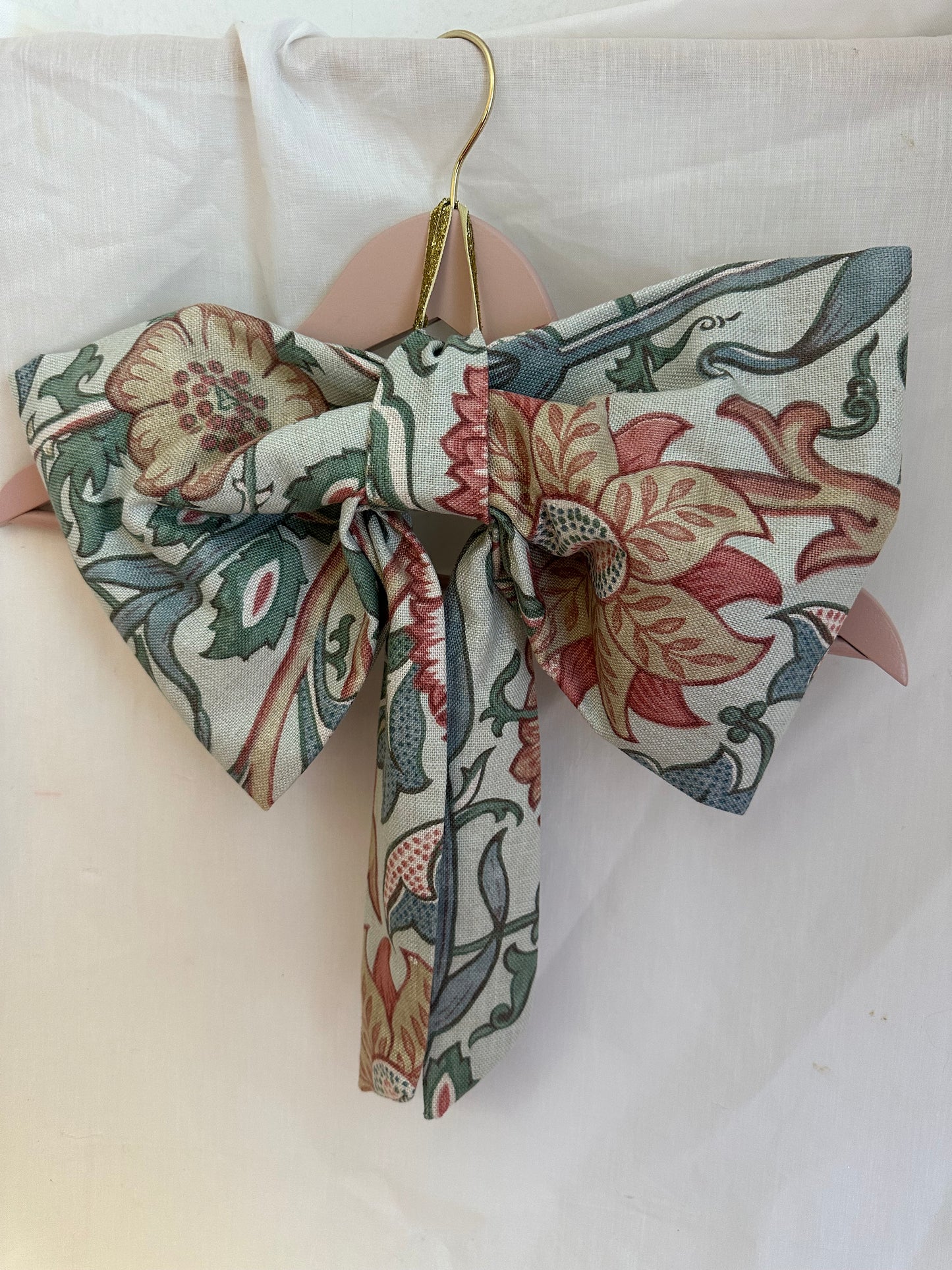 Decorative hanging bows